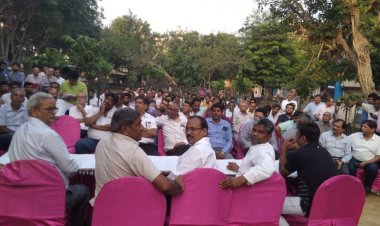 प्राधिकरण की दमनकारी नीतियों के खिलाफ सेक्टर 9 के व्यापारी हुये लामबंद