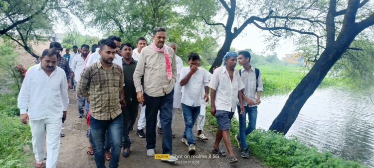 बाढ़ पीड़ितों से मिले सांसद अफजाल अंसारी