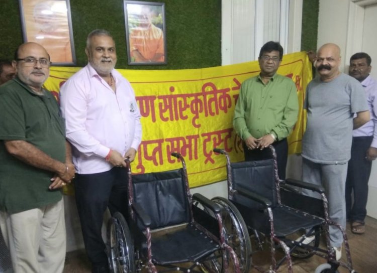 जिला संयुक्त चिकित्सालय को राजन श्रीवास्तव ने दी व्हीलचेयर
