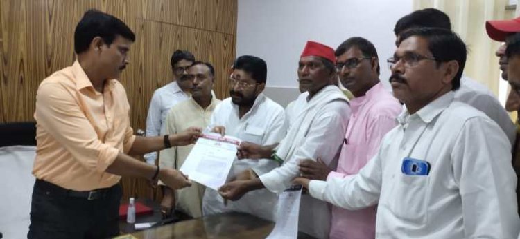 सदर विधायक जय किशन साहू ने सौंपा पत्रक