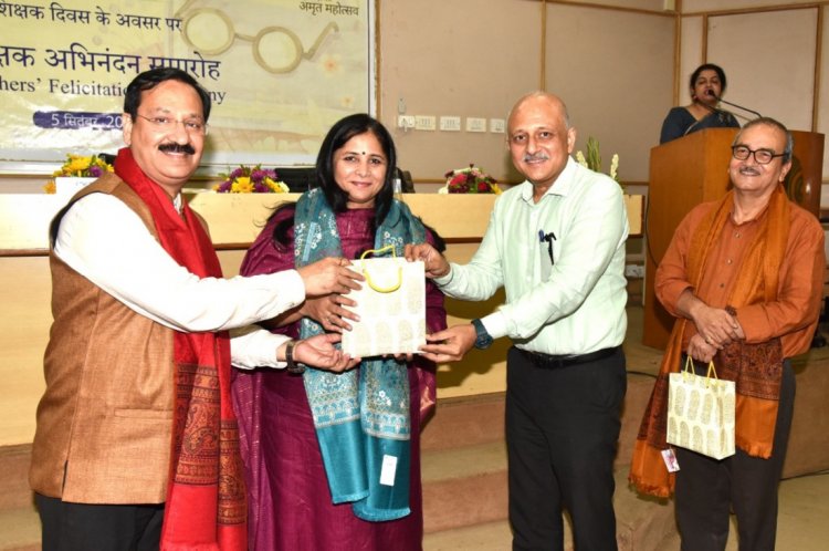 शिक्षकों और विद्यार्थियों से ही बड़ा बनता है शिक्षण संस्थान: प्रो. द्विवेदी