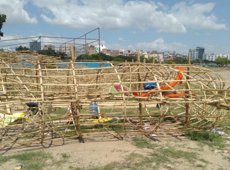 सेक्टर-62 रामलीला मैदान में मंच निर्माण, पुतला निर्माण का कार्य हुआ शुरू