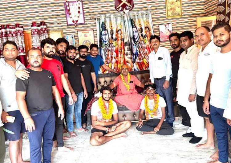 ग्यारह हजार किलोमीटर की धार्मिक यात्रा पर निकले युवाओं का सदरपुर में हुआ भव्य स्वागत