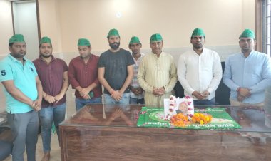 सपा संस्थापक मुलायम सिंह यादव को दी श्रद्धांजलि