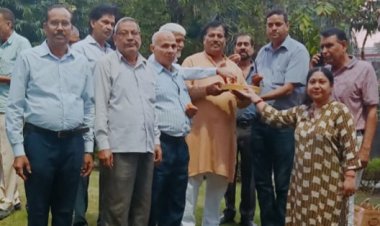 सेक्टर 27 तिकोना पार्क पर लगी हाई मास्ट लाईट