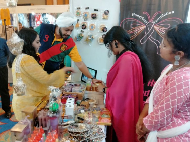 कैंसर पीड़ितों की वित्तीय मदद के लिए एनजीओ ने लगाया स्टॉल