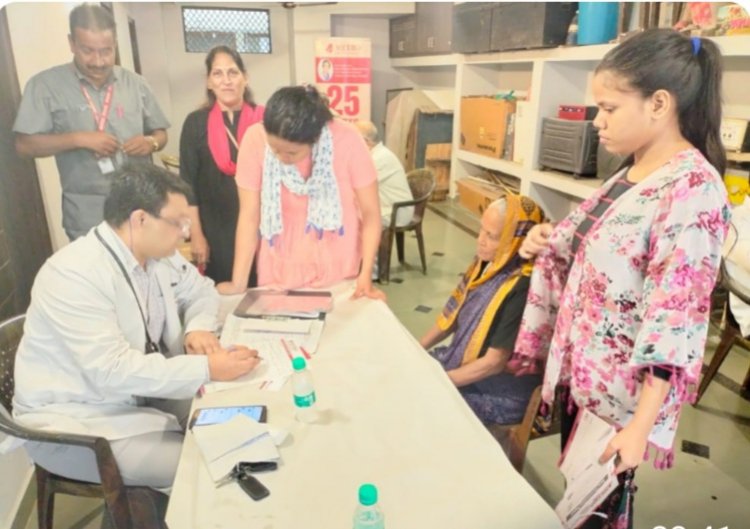 आरडब्ल्यूए 20 डी ब्लॉक ने लगाया निशुल्क स्वास्थ्य परीक्षण शिविर