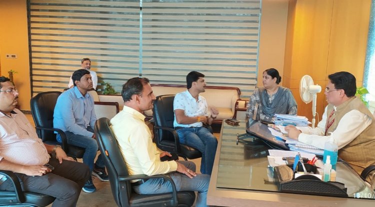 ग्रेनो प्राधिकरण के अधिकारियों के देखरेख में बनेगी गौर सिटी-2 की टूटी सड़कें