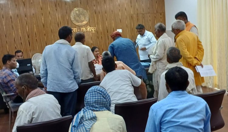 सुखबीर एग्रो एजेंसी उगल रहा जहर,  भाजपा नेता ने डीएम को सौपा पत्र