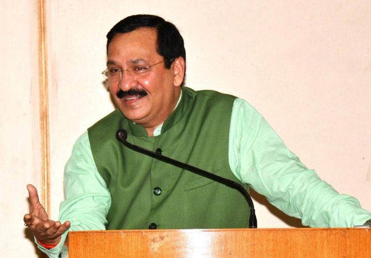 स्वस्थ भारत के निर्माण में स्वास्थ्यकर्मियों का अहम योगदान: प्रो. द्विवेदी