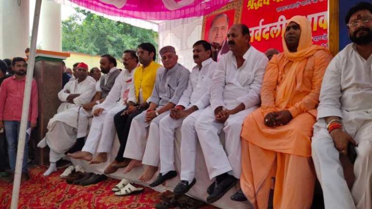 सर्वदलीय श्रद्धांजलि सभा में पहुंचे जनपद के दिग्गज, टूटी सीमाएं