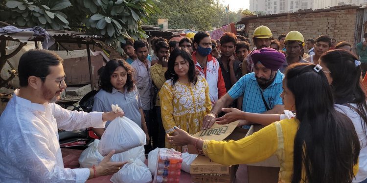 दिवाली पूर्व संध्या पर ईएमसीटी की टीम के द्वारा 150 परिवारों को राशन, मिठाई  पाकर बच्चो और बड़ो के चेहरे पर आयी मुस्कान