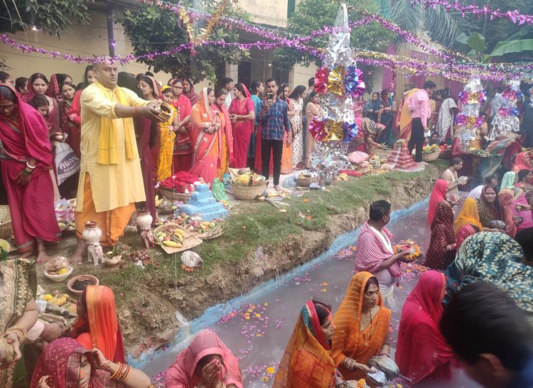 छठ व्रतियों ने पारण कर 36 घंटे का निर्जला उपवास तोड़ा