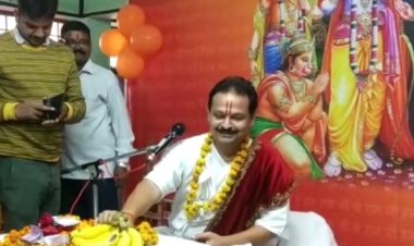 जिन घरों में रामायण का पाठ होता है उस घर के बच्चे बच्चियां फटी पैंट नहीं पहनते -संतोष भाई