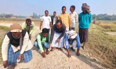 3 साल पूर्व सड़क पर गिट्टी डालकर फरार हुआ ठेकेदार ,ग्रामीणों ने दी चेतावनी