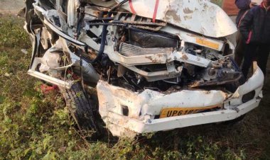 तेज रफ्तार पिकअप ने पेङ मे मारा टक्कर,  ड्राइवर की मौत