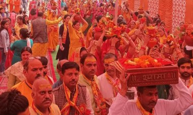 कलश यात्रा के साथ शुरू हुई श्री मद् भागवत कथा 