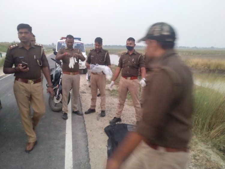 झाड़ी में अज्ञात व्यक्ति का शव मिलने से मचा हड़कंप, पुलिस जांच में जुटी