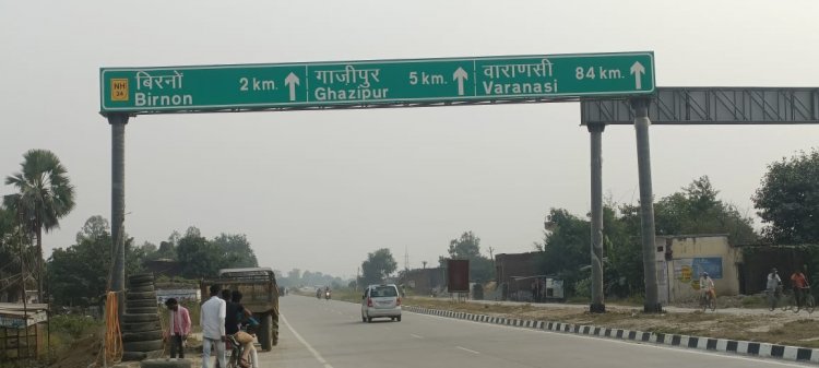 दिशा सूचक बोर्ड गलत लगने से राहगीर परेशान, विभाग अनजान