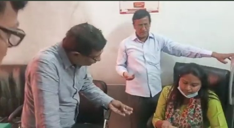 सामुदायिक स्वास्थ्य केंद्र का औचक निरीक्षण करने पहुंची डीएम