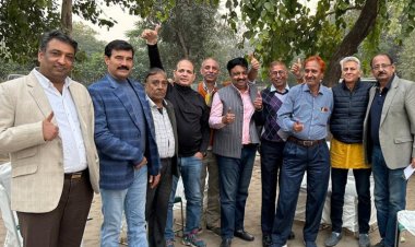 एजीएम की बैठक बुलाने एवं वित्तीय धोखाधड़ी की जांच की मांग पर दिल्ली और जिला क्रिकेट एसोसिएशन ने कोटला मैदान के बाहर दिया धरना