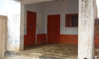 प्राथमिक स्वास्थ्य केंद्र लहुरापुर मे लापरवाह कर्मचारियों पर गिरी गाज