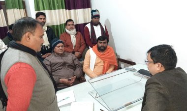 कर्मचारियों के विभागीय समस्याओं को लेकर बी एस ए से मिला कर्मचारी संघ