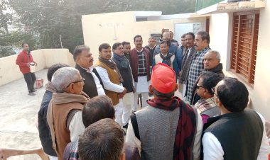 प्रधानमंत्री की माता निधन पर समाजवादियों ने दी श्रद्धांजली