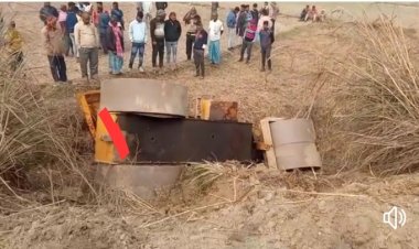 रोड रोलर पलटने से चालक की मौत