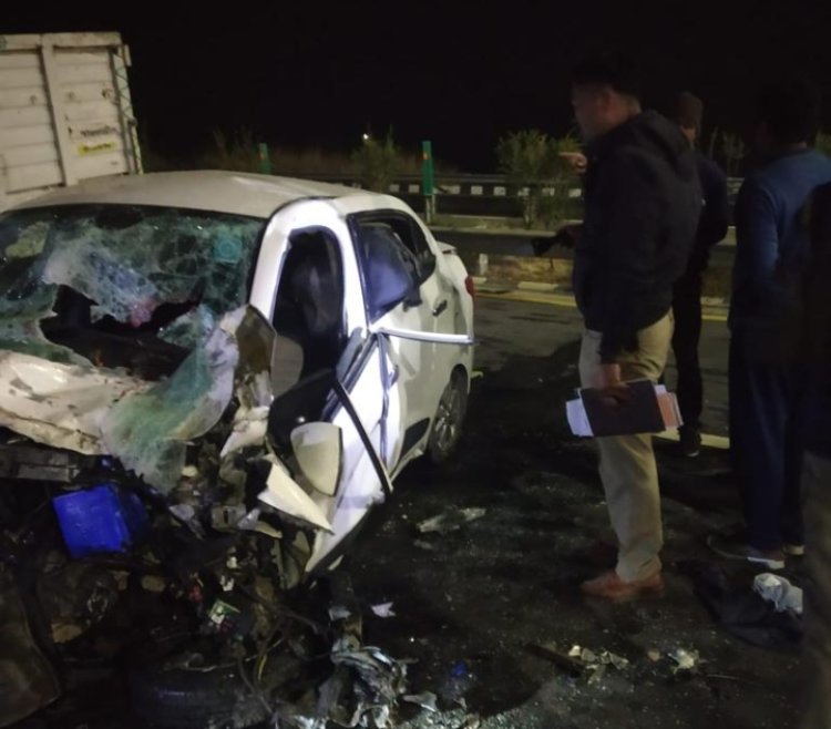 कार और पिकअप में जोरदार टक्कर बच्चे की मौत, 7 घायल