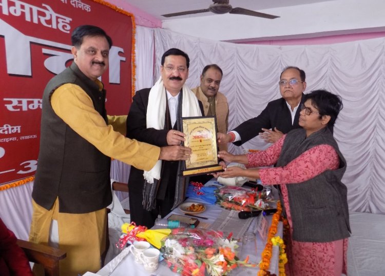 सोशल मीडिया लोकप्रिय पर भरोसेमंद नहीं : प्रो. संजय द्विवेदी