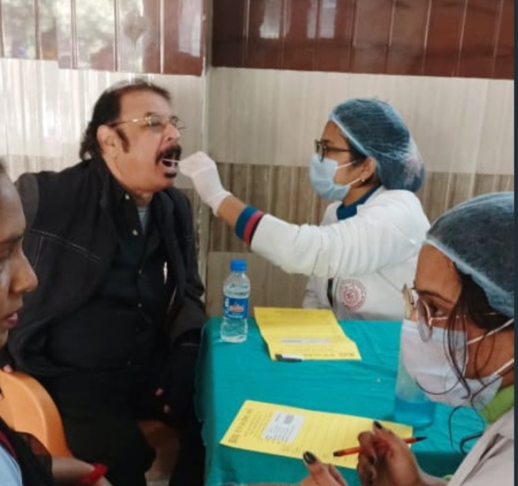 नोएडा दवा बैंक में किया गया निशुल्क दांतों का इलाज
