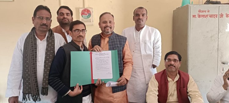 नगर पालिका बना नर्क पालिका, आवेदन कर बोले समाजवादी नेता