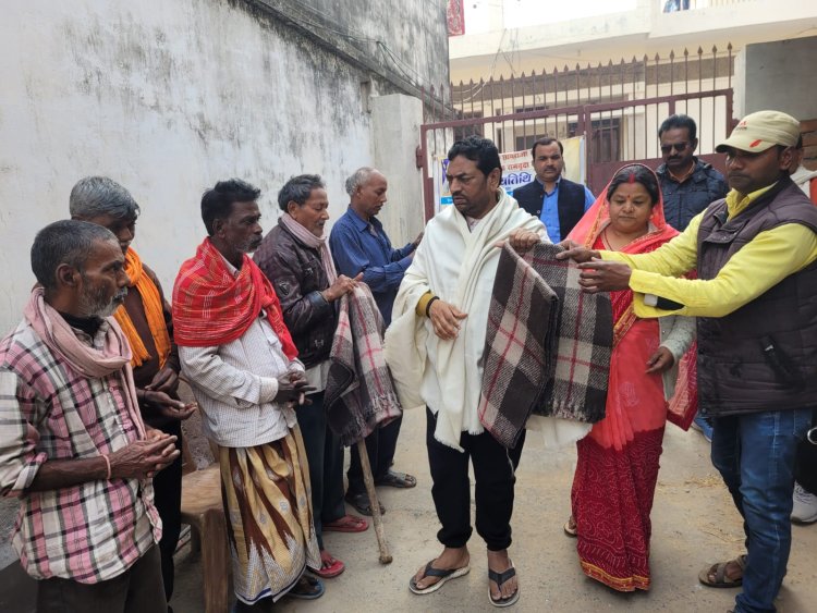 पुर्व चेयरमैन अरुण सिंह ने किया कंबल वितरण