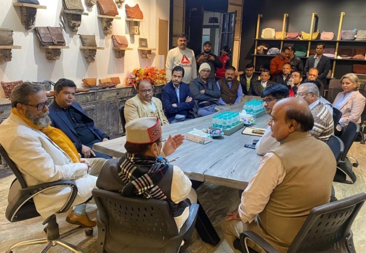 उद्योग मंत्री समीर कुमार महासेठ ने की नोएडा उद्यमियों के साथ बैठक