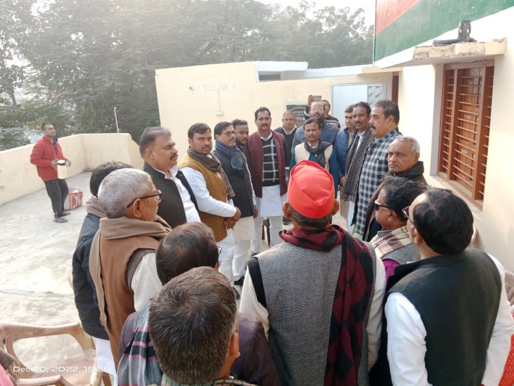 प्रधानमंत्री की माता निधन पर समाजवादियों ने दी श्रद्धांजली