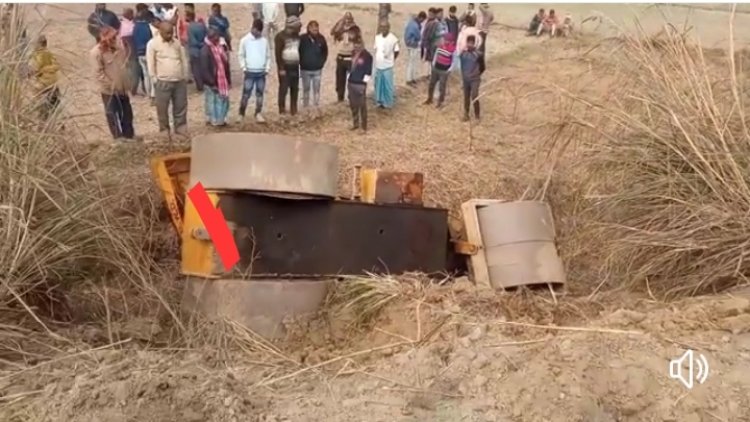 रोड रोलर पलटने से चालक की मौत