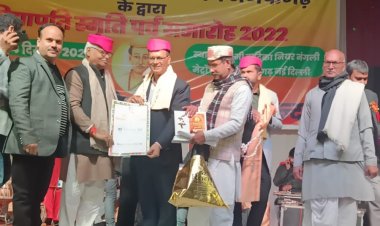 साहित्यिक और सांस्कृतिक योगदान के लिए कवि कोकिल विद्यापति पुरस्कार- 2022 से नवाजे गए डॉ. बीरबल झा