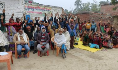 ग्राम सभा में नाली और रास्ता बना समस्या प्रधान  ने दी चेतावनी