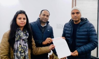 गौतम बुद्ध नगर विकास समिति के सदस्यों ने विधायक पंकज सिंह से मिलकर उ. प्र. में लिफ्ट एक्ट को लागू करने के लिए सौफा ज्ञापन