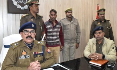 जनता ने दरोगा जी को पकङा, अब खायेंगे जेल की हवा