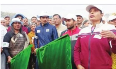 नोएडा स्टेडियम में वॉकाथन का हुआ आयोजन, छात्र – छात्राओं सहित हजारों कि संख्या में लोग हुए शामिल