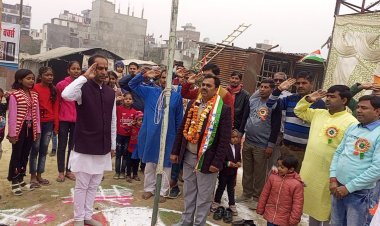 दुर्गा एनक्लेव कालोनी में हर्षोल्लास के साथ मनाया गया गणतंत्र दिवस