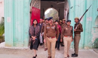 एसपी और डीएम भारी पुलिस बल के साथ पहुंचे जिला कारागार