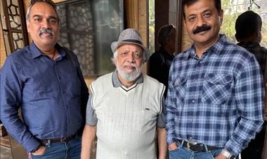 कैप्टन विकास गुप्ता ने मुंबई में फिल्म निर्माताओं से भेंटकर यूपी में निवेश का दिया निमंत्रण्