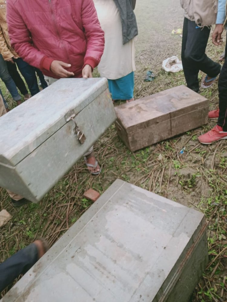 चहारदीवारी फांदकर चोरो ने उङाया लाखों का सामान