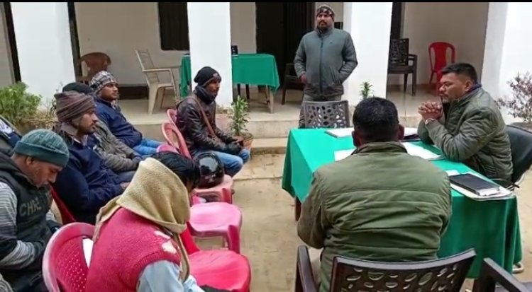 थानाध्यक्ष ने स्वर्ण आभूषण विक्रेता और जनसेवा केंद्र संचालकों को दिया टिप्स