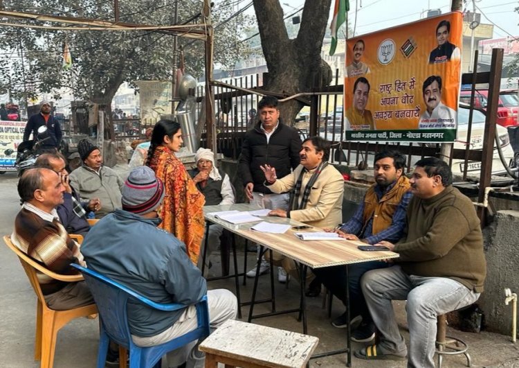 नए वोटर कार्ड बनवाने के लिए लगा कैम्प लगा