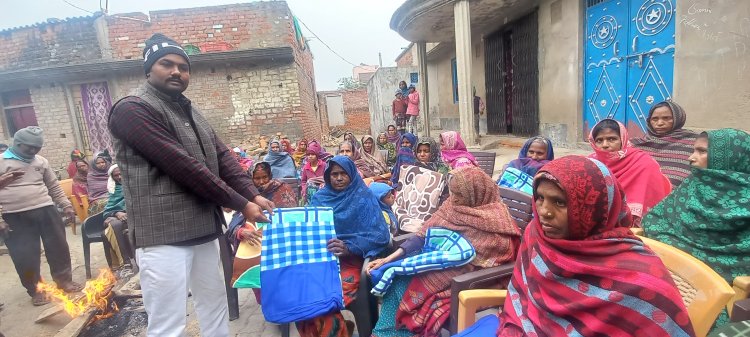 ग्राम प्रधान ने गरीबो मे किया कंबल वितरण