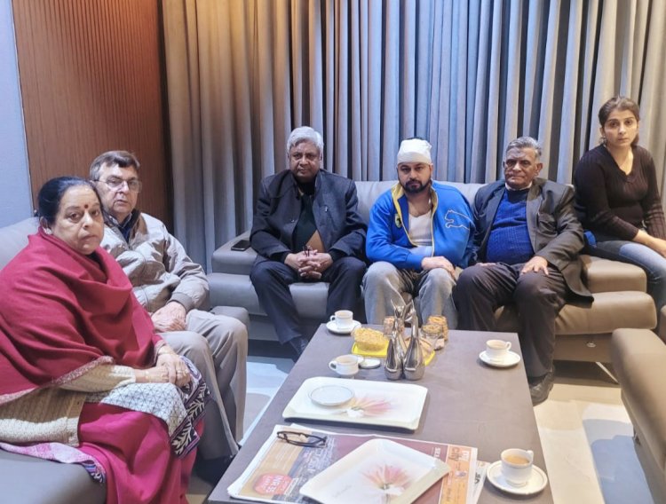 उ.प्र. उद्योग व्यापार मंडल के एनसीआर अध्यक्ष ने अट्टा मार्केट पीड़ित दुकानदार एवं उसके परिवार से की मुलाकात